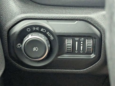 Used 2018 Jeep Wrangler Unlimited Sahara w/ Cold Weather Group image 24