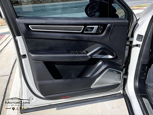 Used 2020 Porsche Cayenne Turbo image 22