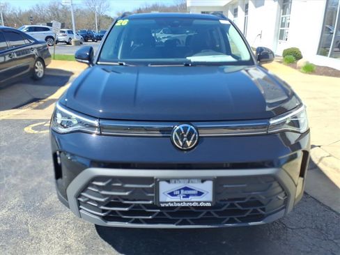 New 2026 Volkswagen Taos SE AWD/4WD image 2