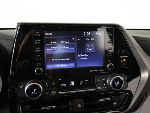 Used 2021 Toyota Highlander XLE AWD/4WD image 34
