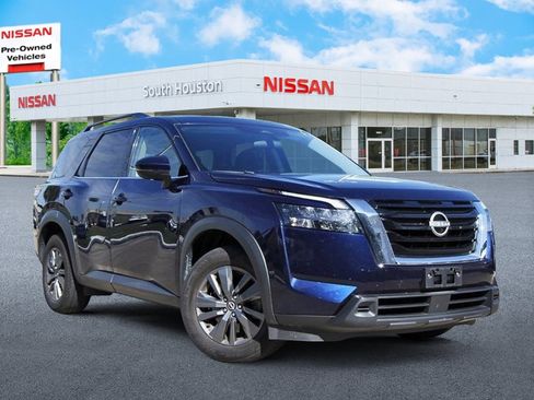Used 2024 Nissan Pathfinder SV image 1