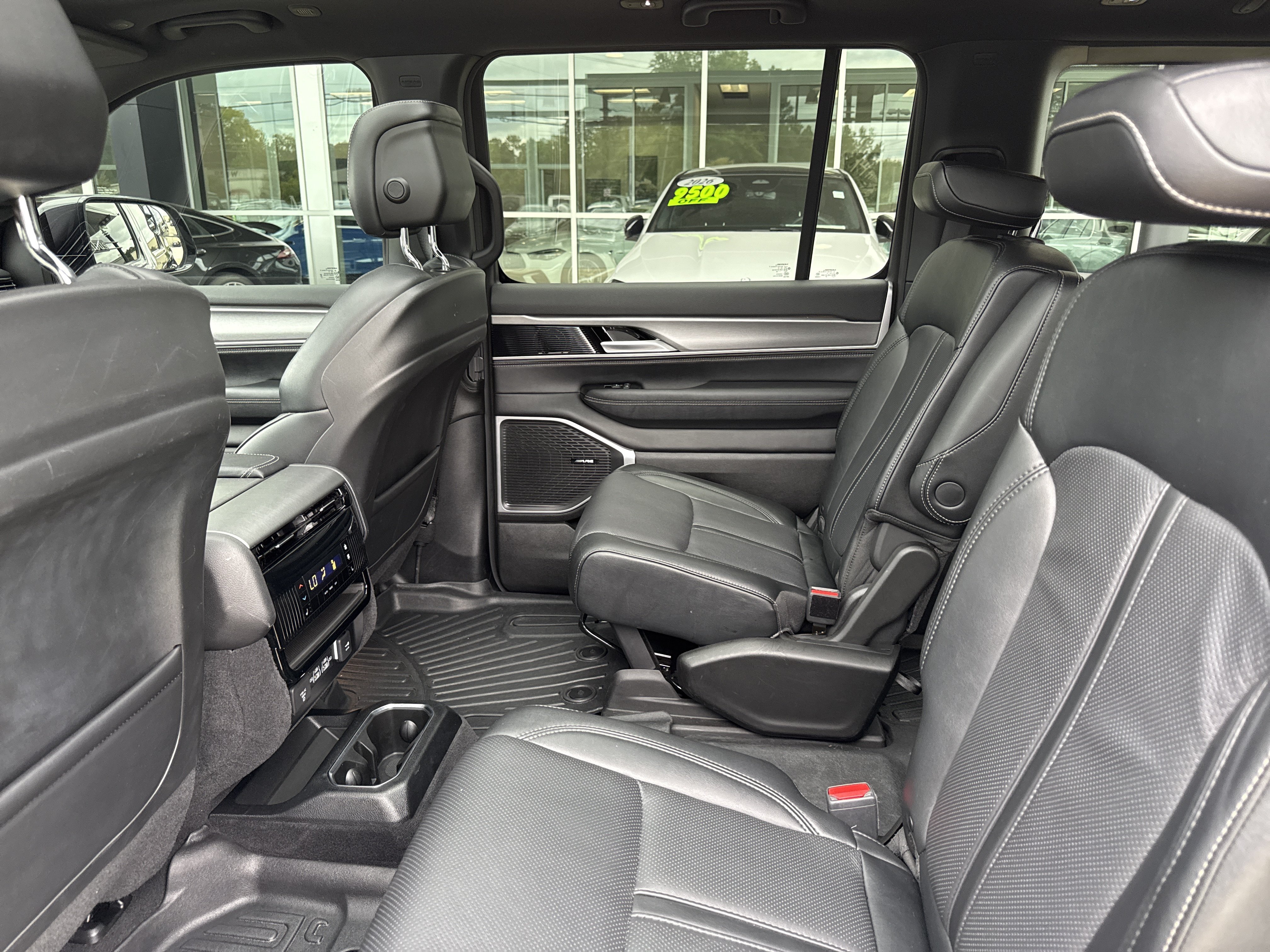 Used 2025 Jeep Wagoneer Series II w/ Premium Group I AWD/4WD image 5