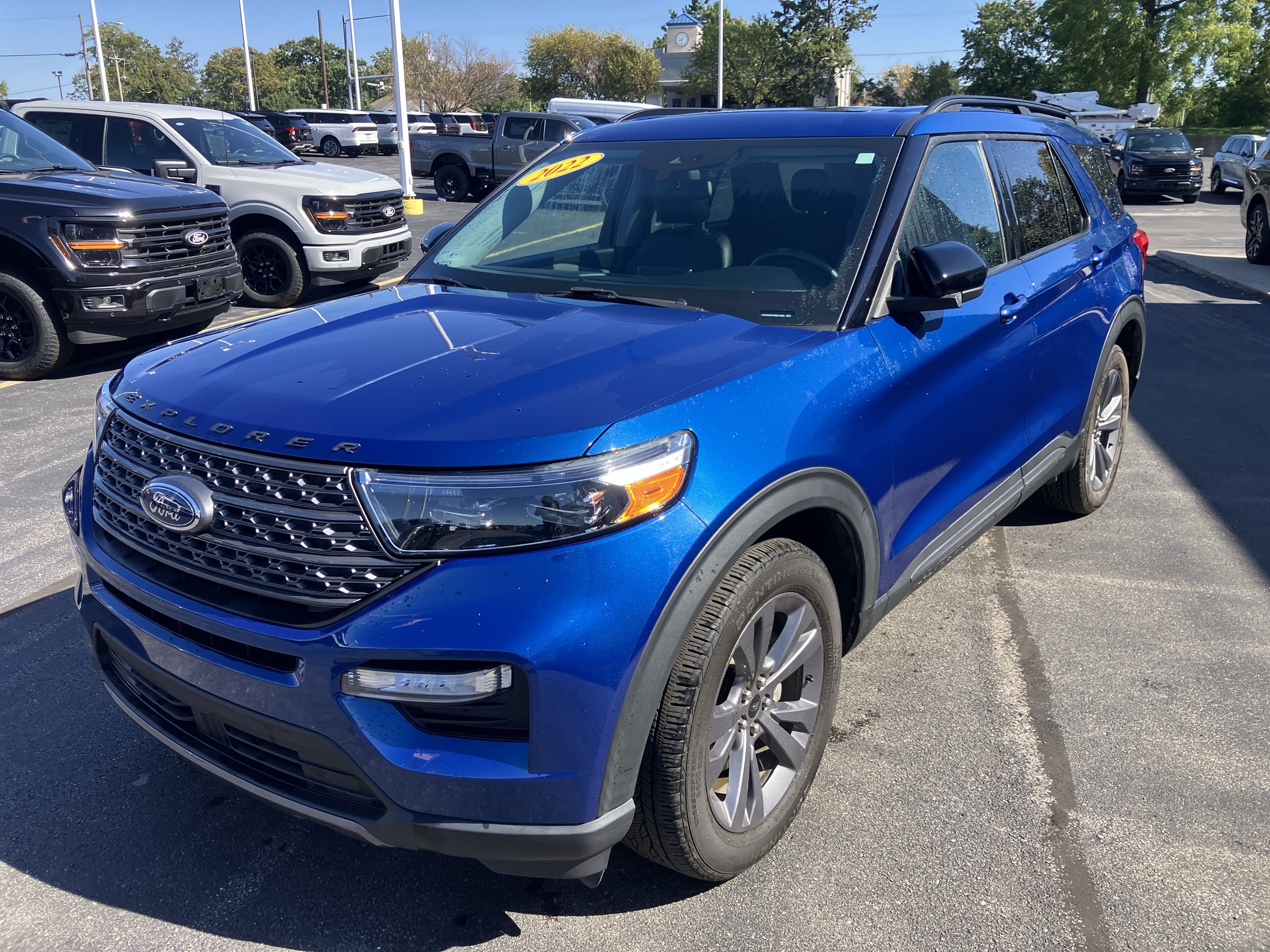 Used 2022 Ford Explorer XLT w/ Equipment Group 202A AWD/4WD image 3