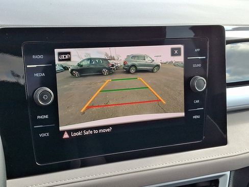 Used 2025 Volkswagen Taos SE image 20