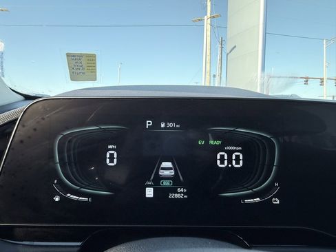 Used 2024 Kia Niro SX Touring image 15