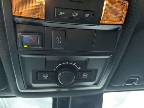Used 2021 Toyota Tacoma TRD Off-Road w/ Technology Package AWD/4WD image 11
