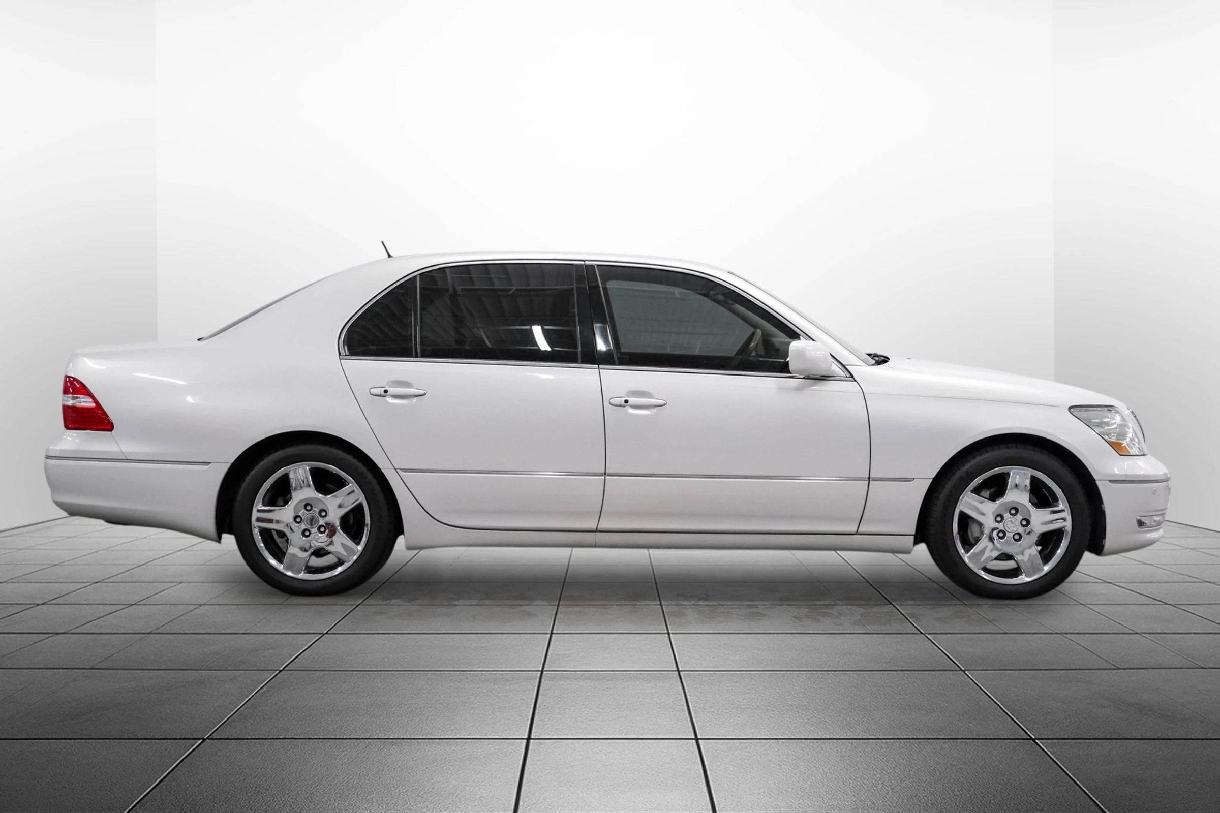 Used 2006 Lexus LS 430 w/ Modern Luxury Pkg RWD image 8