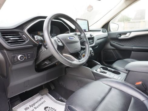 Used 2020 Ford Escape SEL image 9