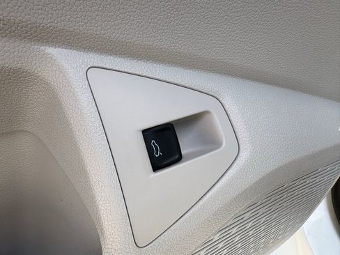 Used 2025 Volkswagen Jetta SE image 17