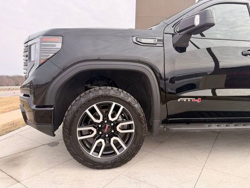 Used 2024 GMC Sierra 1500 AT4 w/ Technology Package image 9