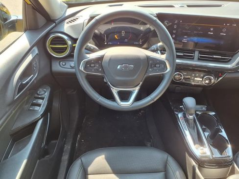 Used 2025 Chevrolet Trax ACTIV FWD image 17