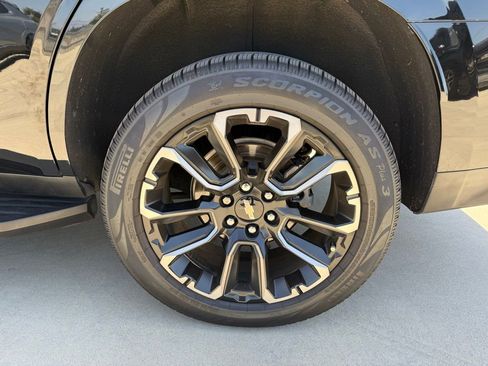 Used 2023 Chevrolet Tahoe Premier AWD/4WD image 7