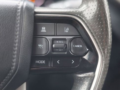 Used 2022 Toyota Tundra SR5 w/ SR5 Convenience Package AWD/4WD image 9