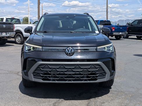 Used 2025 Volkswagen Taos SE AWD/4WD image 12
