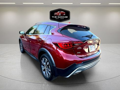 Used 2018 INFINITI QX30 Premium w/ Navigation Package image 3