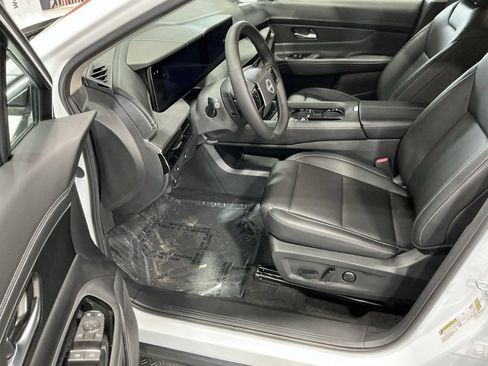 Used 2025 Nissan Murano SV image 3