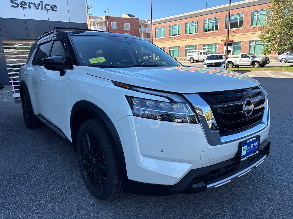 Certified 2023 Nissan Pathfinder Platinum w/ Cargo Package AWD/4WD image 4
