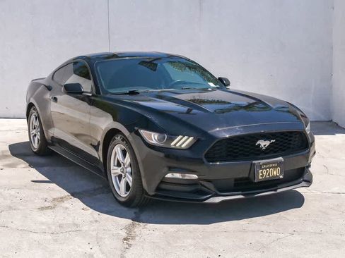 Used 2016 Ford Mustang Coupe RWD image 3