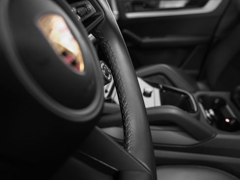 Certified 2024 Porsche Cayenne Coupe AWD/4WD image 30