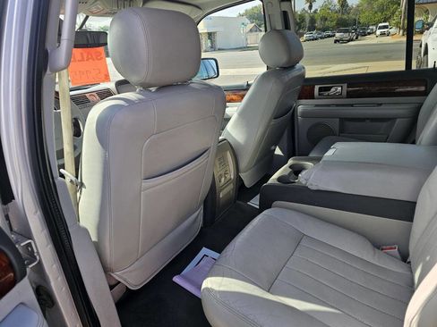 Used 2004 Lincoln Navigator Luxury image 23