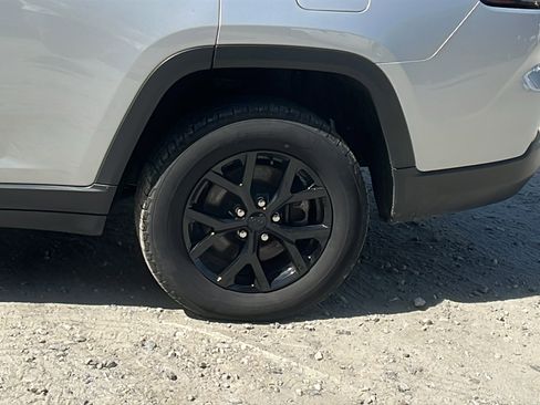 Certified 2024 Jeep Grand Cherokee L Laredo image 12