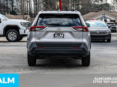 Used 2021 Toyota RAV4 LE image 11