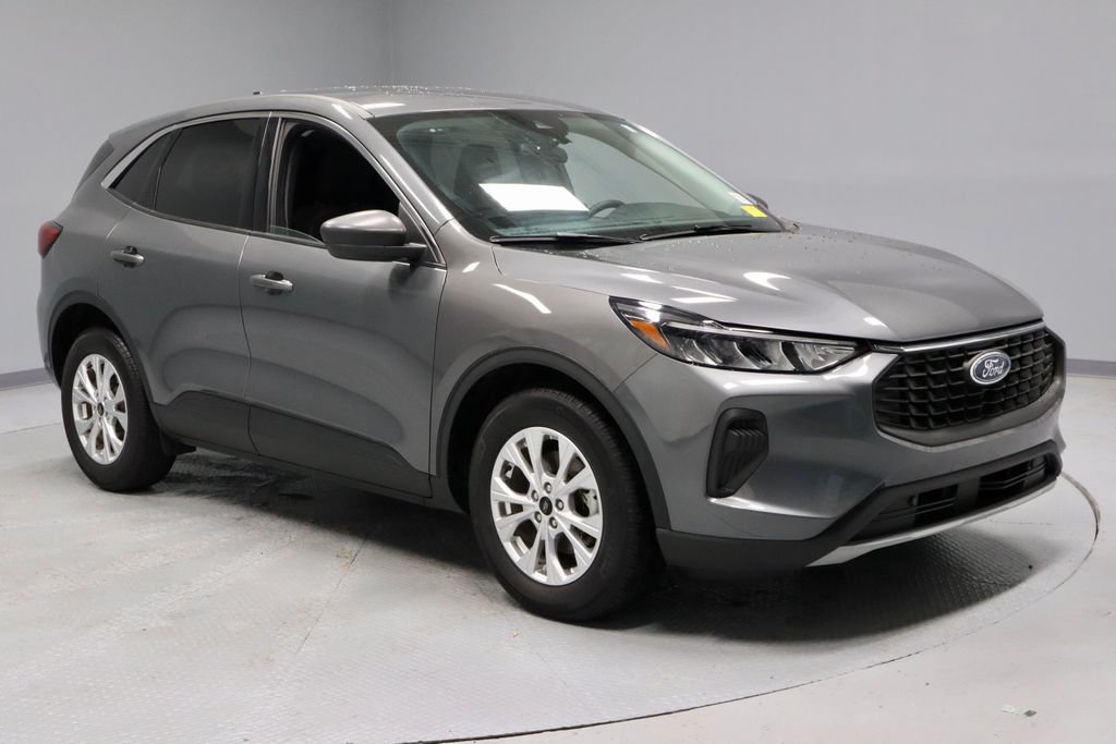 Used 2023 Ford Escape Active w/ Cold Weather Package FWD image 1