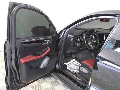 Used 2019 Porsche Macan S image 9