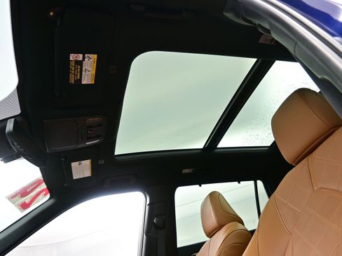 Used 2024 Toyota Highlander Platinum AWD/4WD image 19