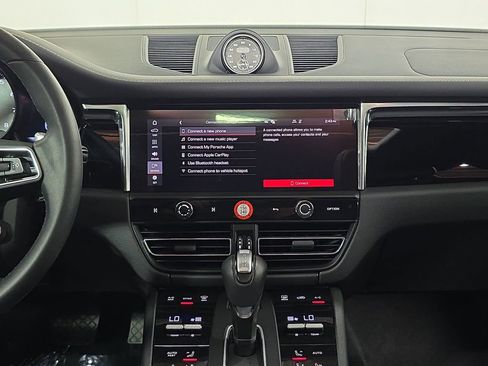 Certified 2025 Porsche Macan S image 16
