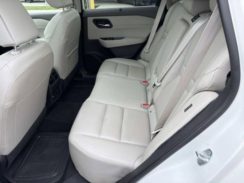 Used 2023 Nissan Rogue SL w/ SL Premium Package image 16