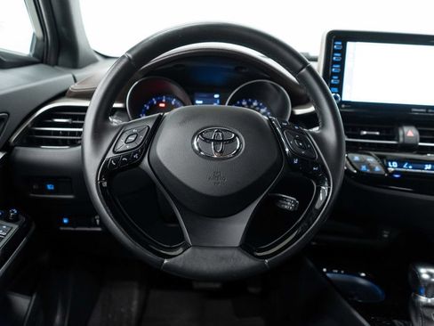 Used 2019 Toyota C-HR Limited FWD image 15