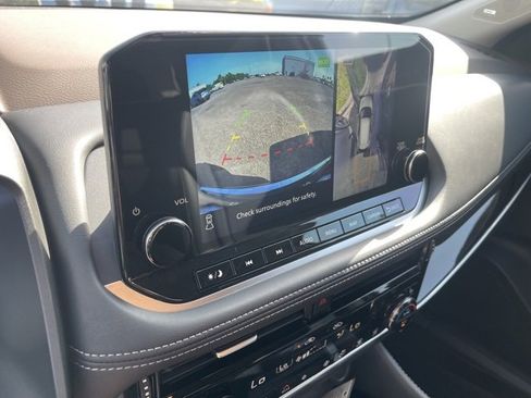 Used 2023 Nissan Rogue SL w/ SL Premium Package image 16