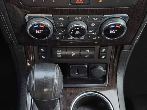 Used 2017 Chevrolet Traverse LT image 19