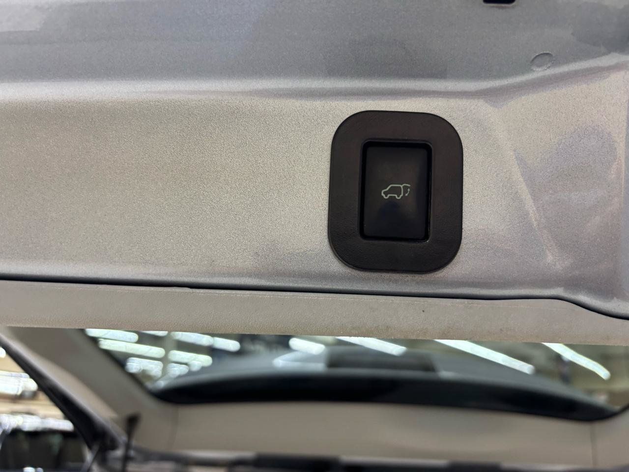 Used 2012 Toyota Sienna XLE w/ XLE Navigation Pkg FWD image 10