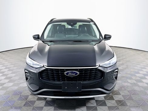Used 2024 Ford Escape Platinum image 2