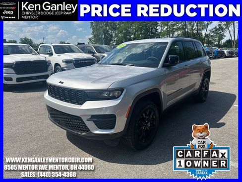 Used 2025 Jeep Grand Cherokee Altitude w/ Trailer Tow Package AWD/4WD image 3