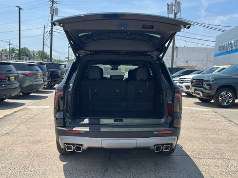 New 2026 Chevrolet Traverse LT w/ Driver Confidence Package AWD/4WD image 11
