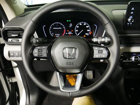 New 2025 Honda Pilot Touring image 17