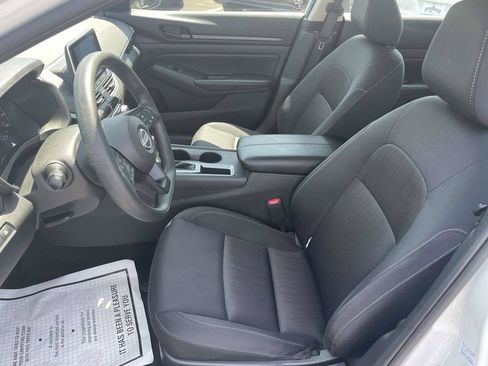 Used 2025 Nissan Altima 2.5 S FWD image 13