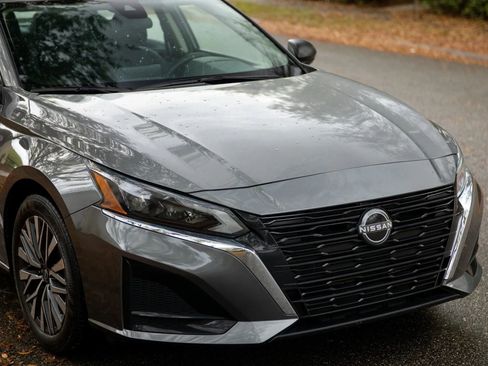 Used 2024 Nissan Altima 2.5 SV image 4