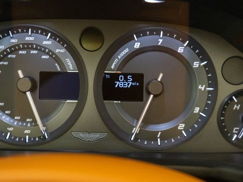 Used 2016 Aston Martin Vanquish Volante RWD image 22