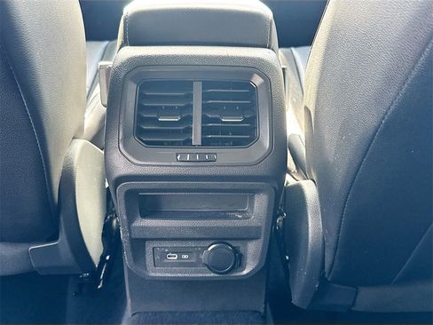 Used 2021 Volkswagen Tiguan SE image 25