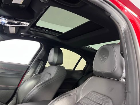 Used 2023 Alfa Romeo Giulia Estrema image 22