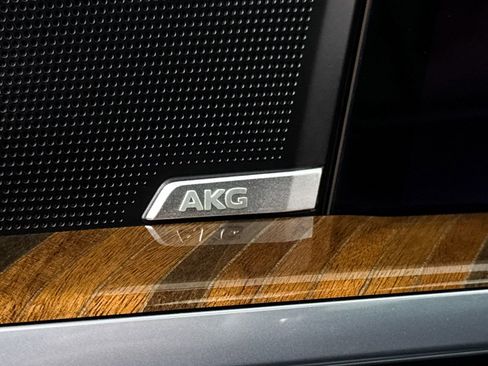 Used 2025 Cadillac Escalade ESV Sport Platinum w/ LPO, ONYX Package image 9