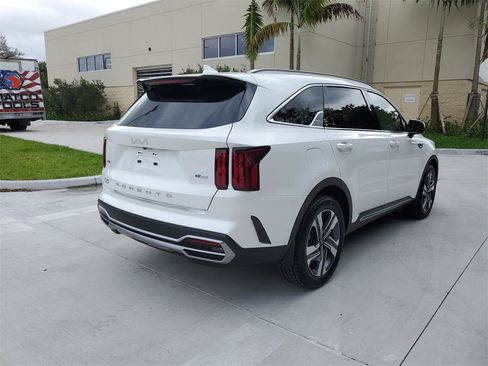 Used 2022 Kia Sorento SX w/ Panoramic Sunroof Package image 4