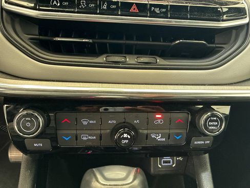 Used 2023 Jeep Compass Limited AWD/4WD image 19