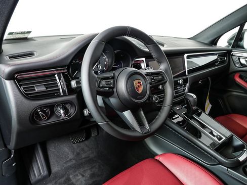 New 2026 Porsche Macan Turbo image 7