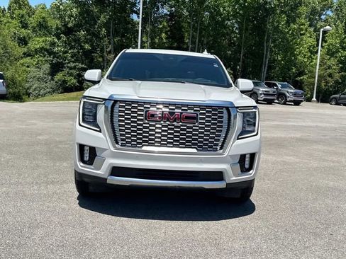 Used 2024 GMC Yukon XL Denali w/ Advanced Technology Package AWD/4WD image 9
