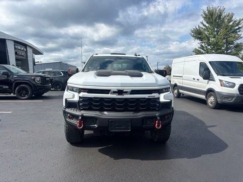 Used 2023 Chevrolet Silverado 1500 ZR2 w/ ZR2 Bison Edition AWD/4WD image 3